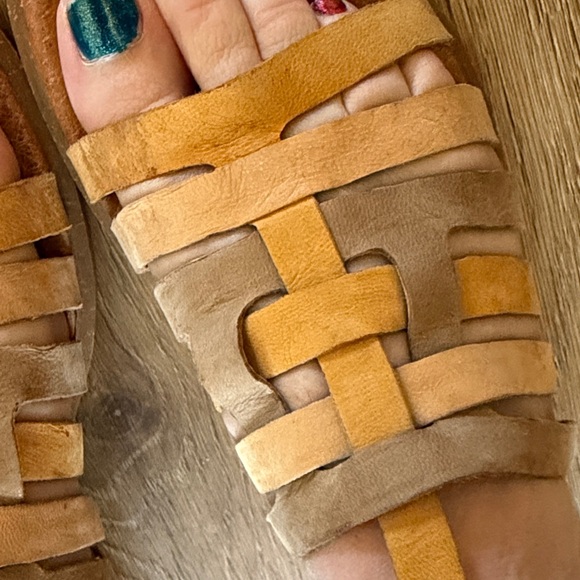 Strappy leather sandals - Picture 5 of 9